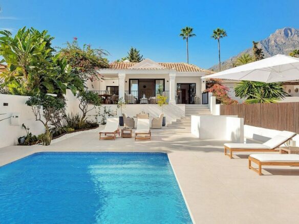 Renovated single level villa with pool Sierra Blanca Marbella