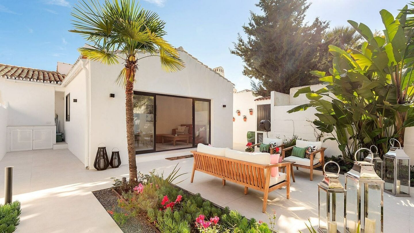 Renovated single level villa with pool Sierra Blanca Marbella