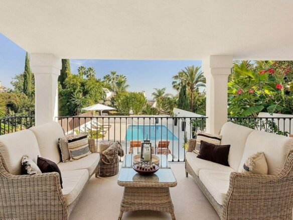 Renovated single level villa with pool Sierra Blanca Marbella