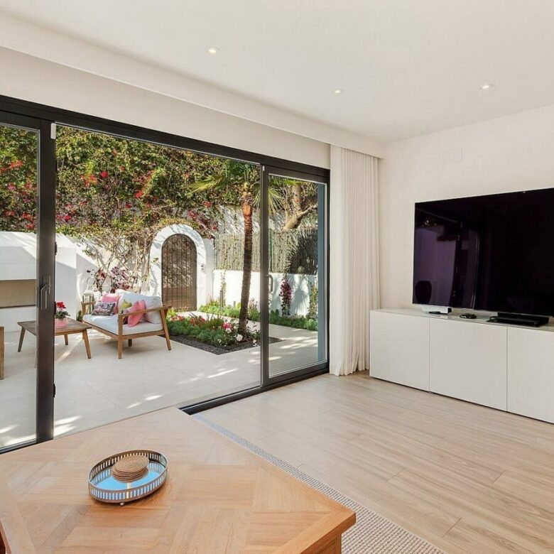 Renovated single level villa with pool Sierra Blanca Marbella
