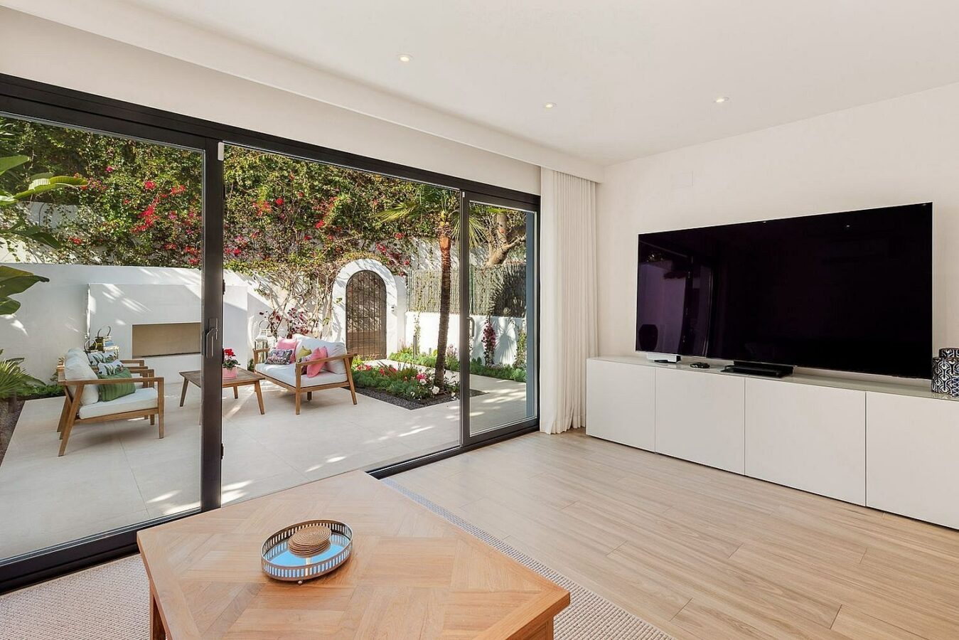 Renovated single level villa with pool Sierra Blanca Marbella
