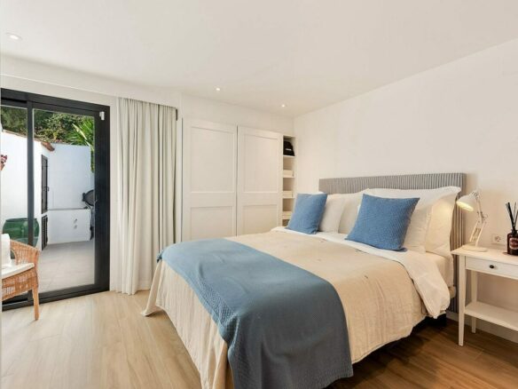 Renovated single level villa with pool Sierra Blanca Marbella