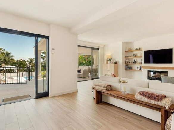 Renovated single level villa with pool Sierra Blanca Marbella