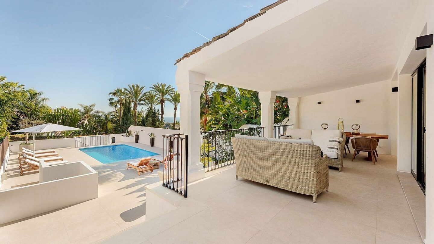 Renovated single level villa with pool Sierra Blanca Marbella