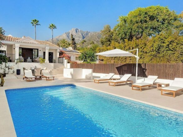 Renovated single level villa with pool Sierra Blanca Marbella