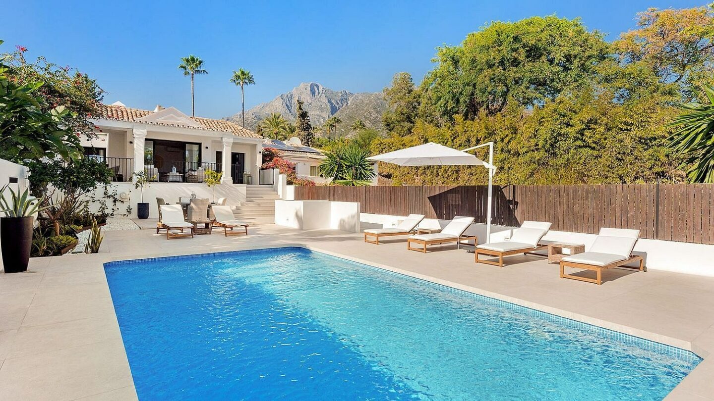 Renovated single level villa with pool Sierra Blanca Marbella