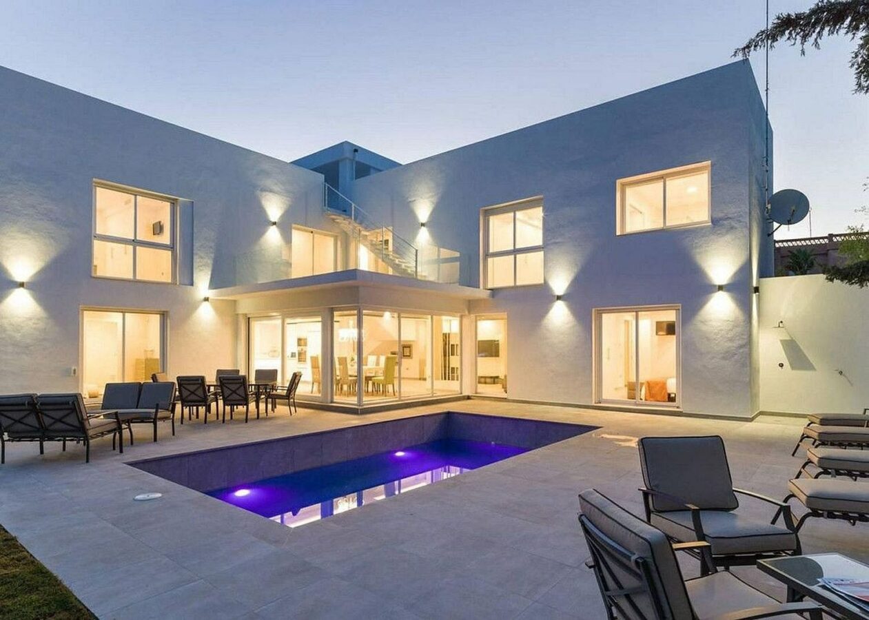 Renovated modern villa with pool in Las Brisas, Nueva Andalucia, Marbella 01 Renovated modern villa with pool in Las Brisas, Nueva Andalucia, Marbella
