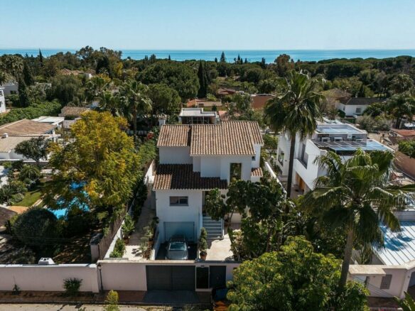 Renovated villa with sea views Nagueles Marbella