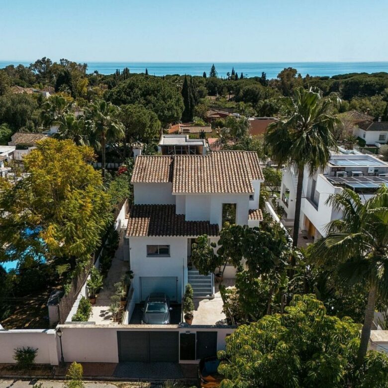 Renovated villa with sea views Nagueles Marbella