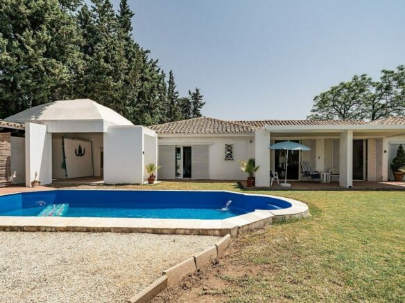 Renovation villa on a large plot La Fuente del Espanto Benahavis