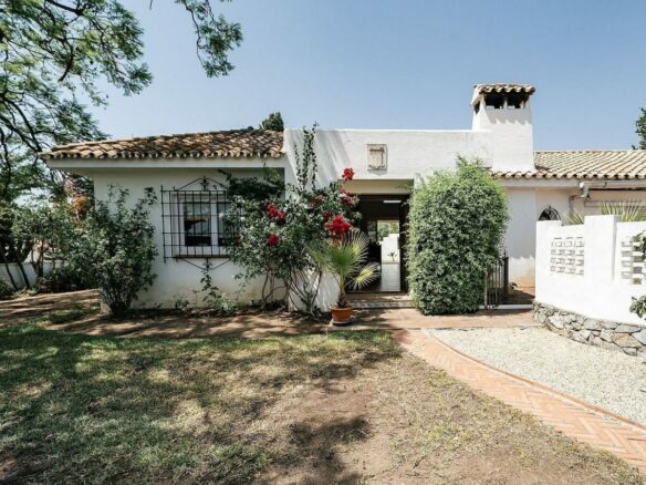 Renovation villa on a large plot La Fuente del Espanto Benahavis