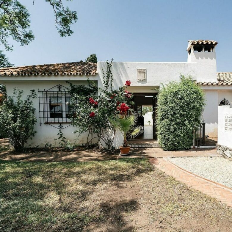 Renovation villa on a large plot La Fuente del Espanto Benahavis