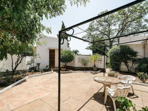 Renovation villa on a large plot La Fuente del Espanto Benahavis