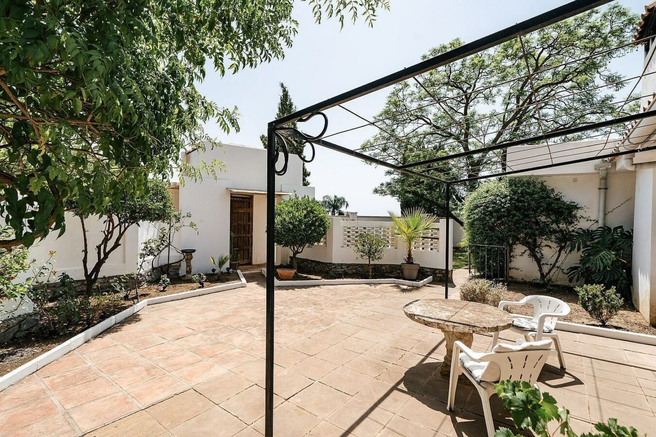 Renovation villa on a large plot La Fuente del Espanto Benahavis