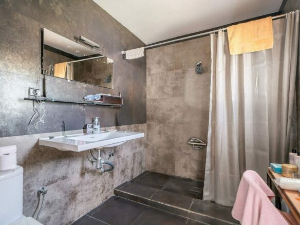 Renovation villa on a large plot La Fuente del Espanto Benahavis