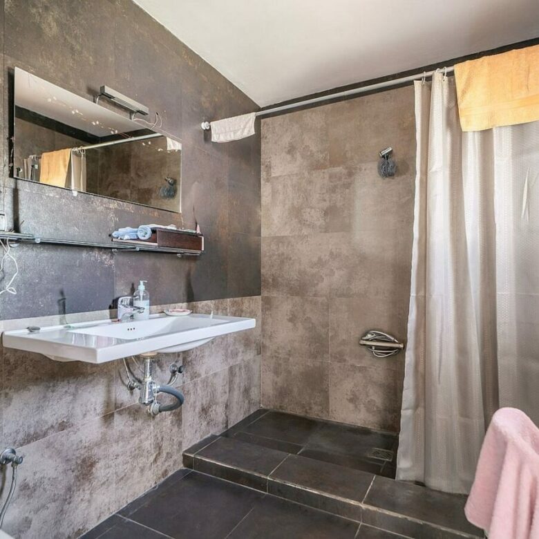 Renovation villa on a large plot La Fuente del Espanto Benahavis