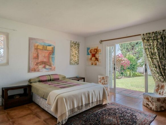Renovation villa on a large plot La Fuente del Espanto Benahavis