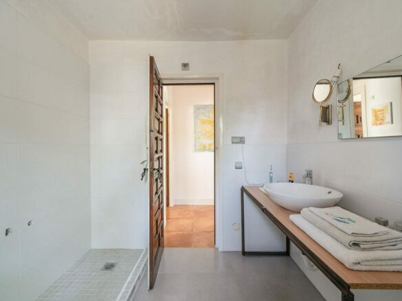 Renovation villa on a large plot La Fuente del Espanto Benahavis