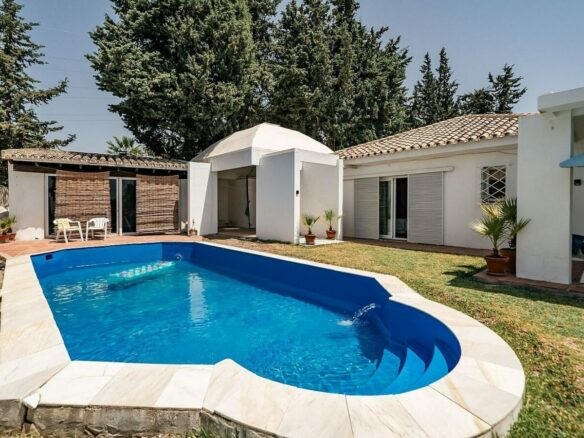 Renovation villa on a large plot La Fuente del Espanto Benahavis