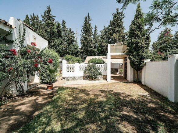 Renovation villa on a large plot La Fuente del Espanto Benahavis