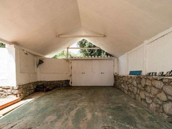 Renovation villa on a large plot La Fuente del Espanto Benahavis