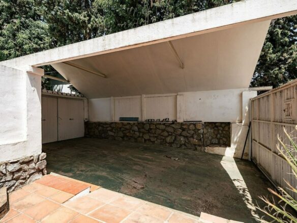 Renovation villa on a large plot La Fuente del Espanto Benahavis