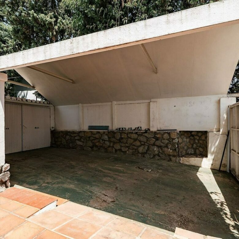 Renovation villa on a large plot La Fuente del Espanto Benahavis