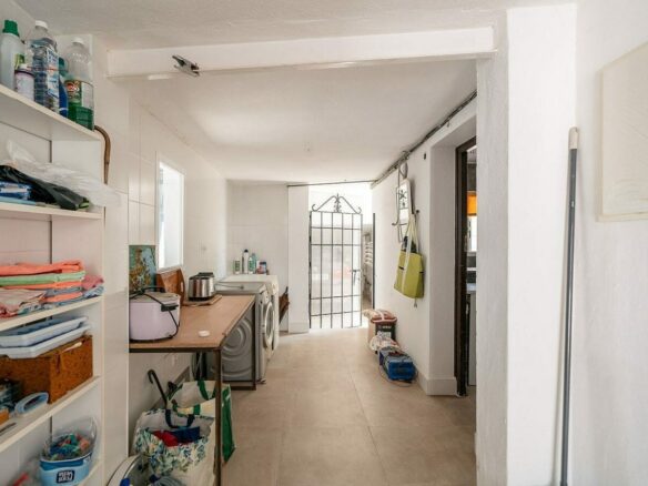 Renovation villa on a large plot La Fuente del Espanto Benahavis