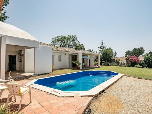 Renovation villa on a large plot La Fuente del Espanto Benahavis