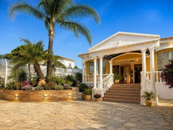 Rustic villa with pool and jacuzzi El Rosario Marbella East