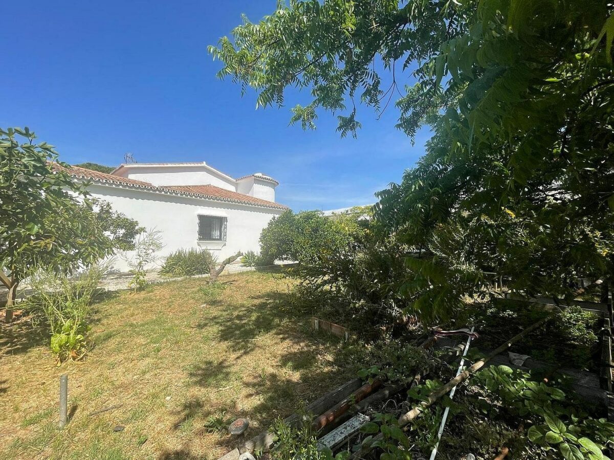 Rustic villa with pool and jacuzzi El Rosario Marbella East