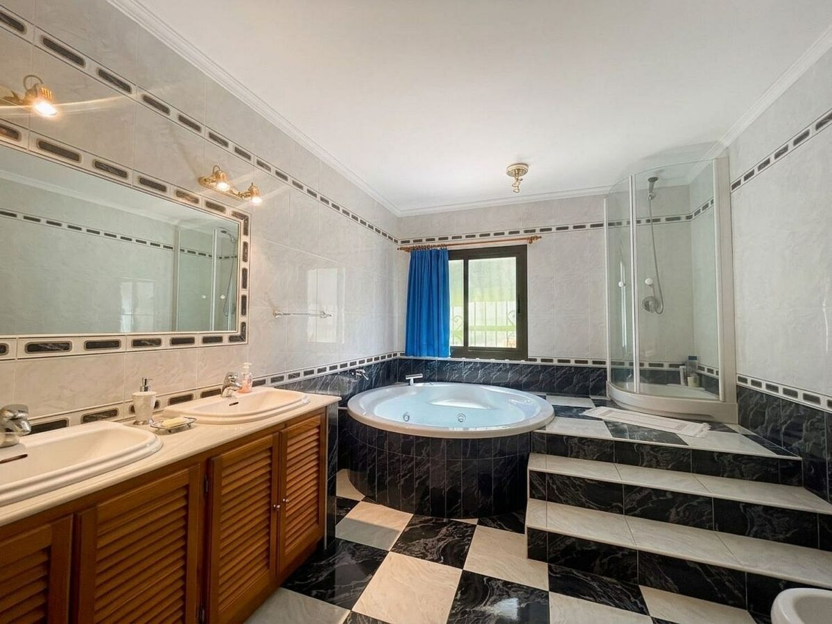 Rustic villa with pool and jacuzzi El Rosario Marbella East