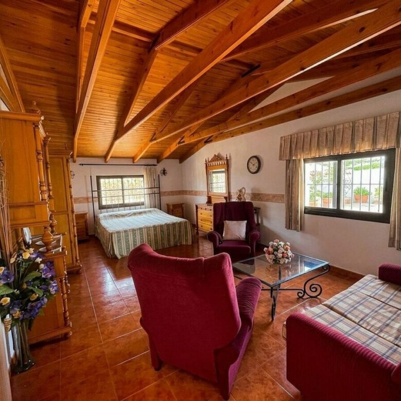 Rustic villa with pool and jacuzzi El Rosario Marbella East
