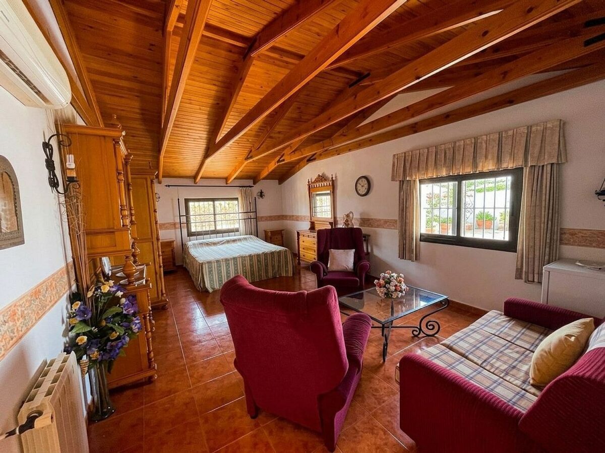 Rustic villa with pool and jacuzzi El Rosario Marbella East