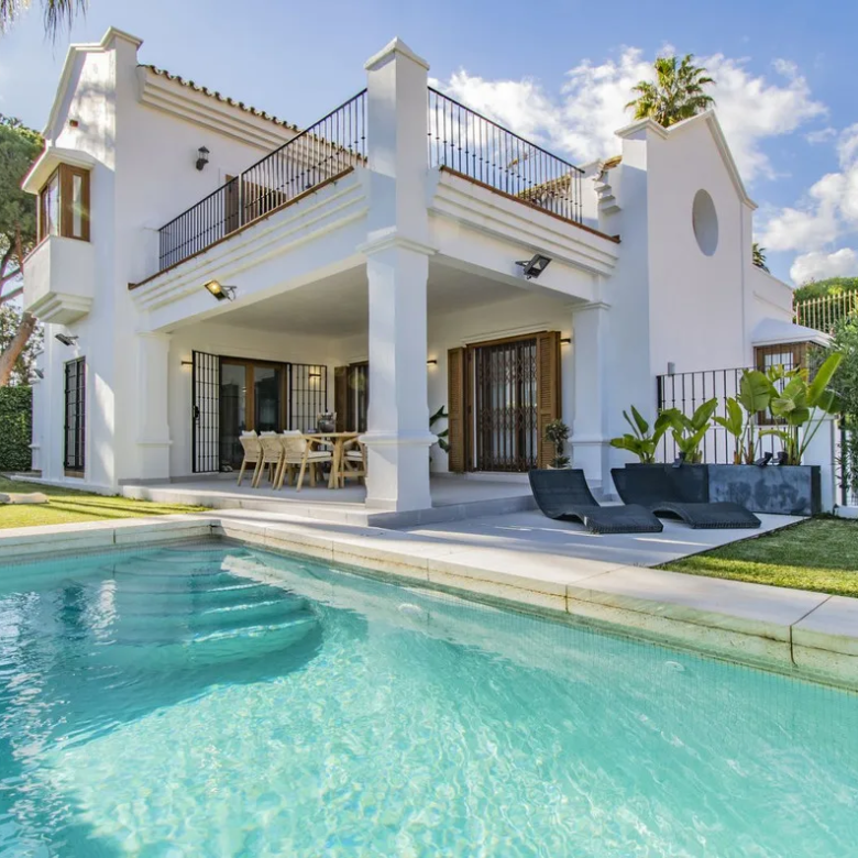 FOR SALE 🏡 Five-Bedroom Villa with Private Pool – Nagüeles, Golden Mile, Marbella
