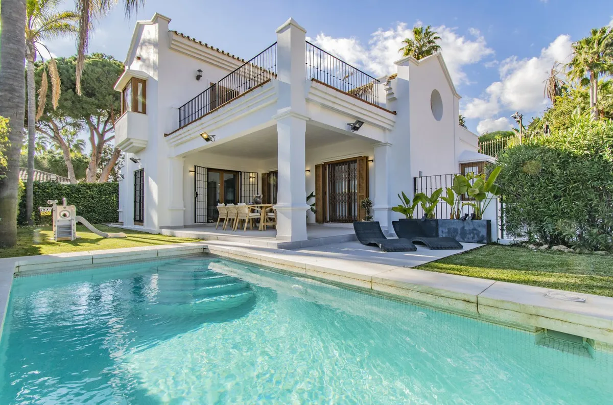 FOR SALE 🏡 Five-Bedroom Villa with Private Pool – Nagüeles, Golden Mile, Marbella