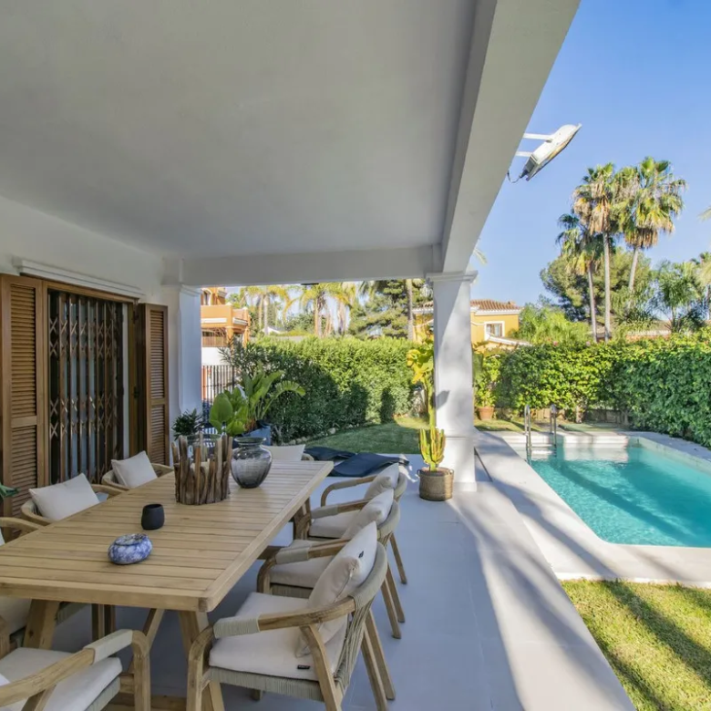 FOR SALE 🏡 Five-Bedroom Villa with Private Pool – Nagüeles, Golden Mile, Marbella