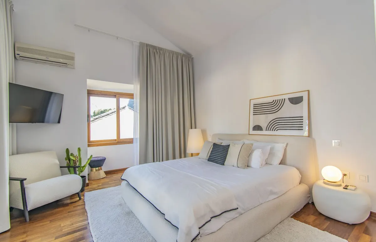 FOR SALE 🏡 Five-Bedroom Villa with Private Pool – Nagüeles, Golden Mile, Marbella
