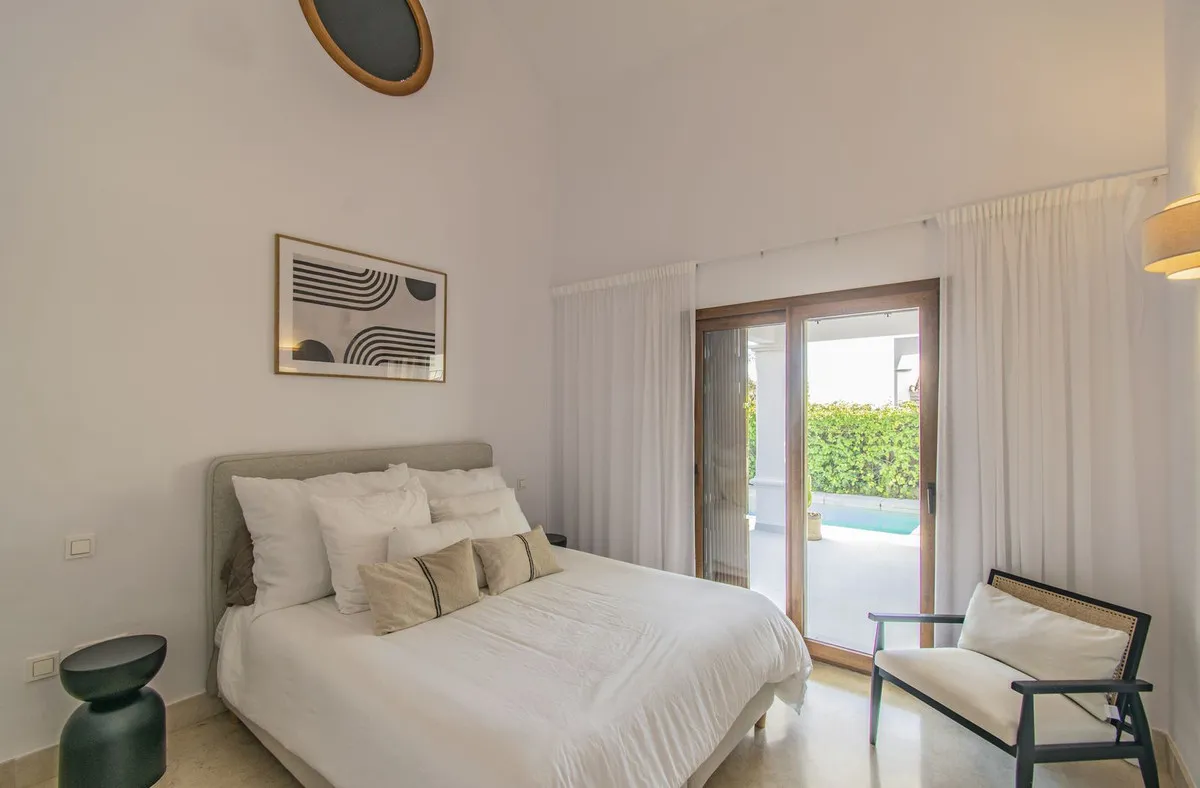 FOR SALE 🏡 Five-Bedroom Villa with Private Pool – Nagüeles, Golden Mile, Marbella