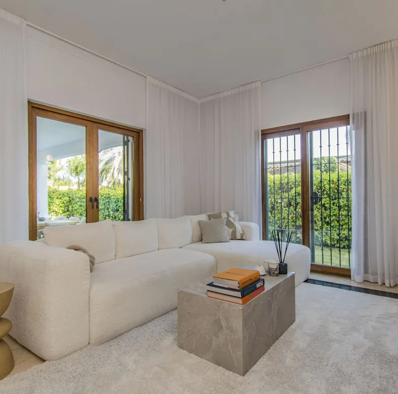 FOR SALE 🏡 Five-Bedroom Villa with Private Pool – Nagüeles, Golden Mile, Marbella
