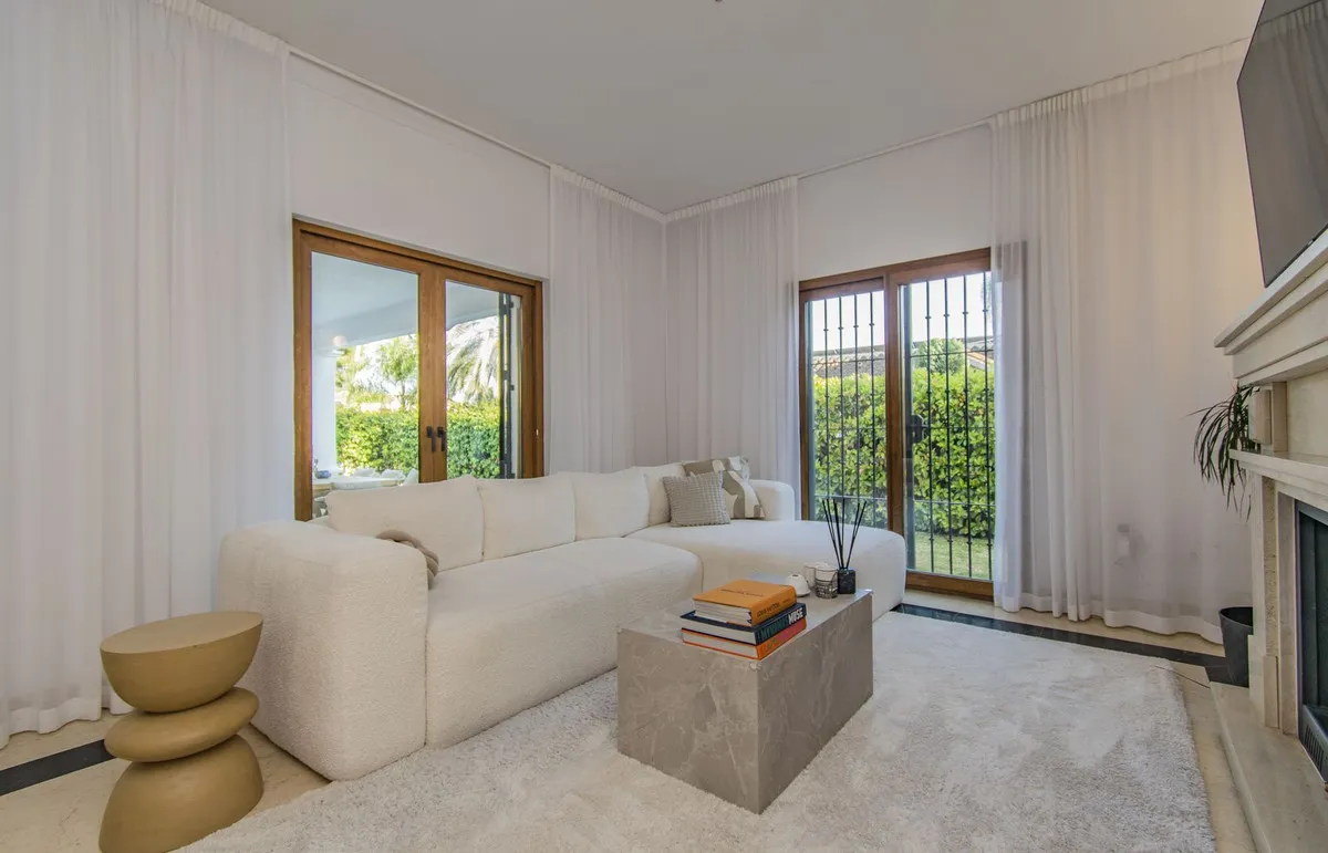 FOR SALE 🏡 Five-Bedroom Villa with Private Pool – Nagüeles, Golden Mile, Marbella
