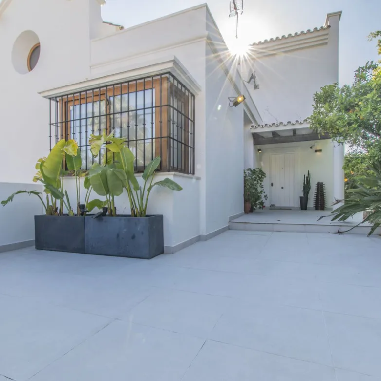 FOR SALE 🏡 Five-Bedroom Villa with Private Pool – Nagüeles, Golden Mile, Marbella