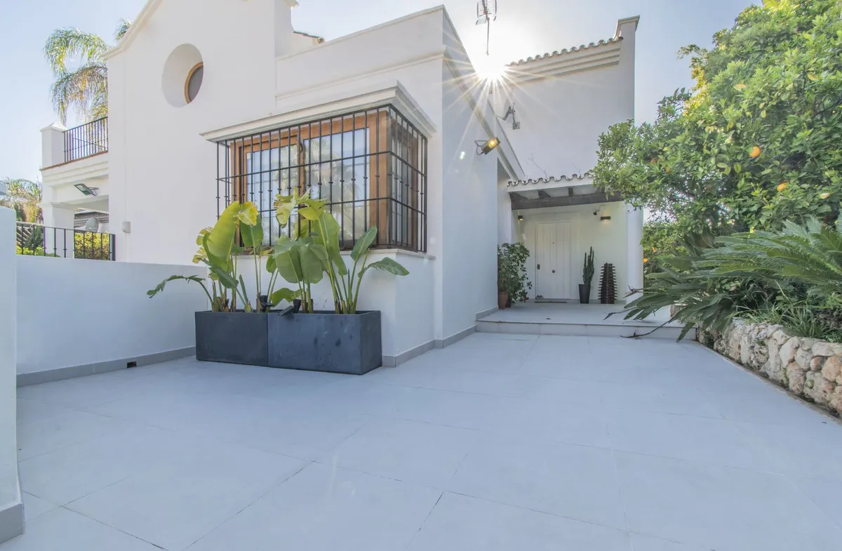FOR SALE 🏡 Five-Bedroom Villa with Private Pool – Nagüeles, Golden Mile, Marbella