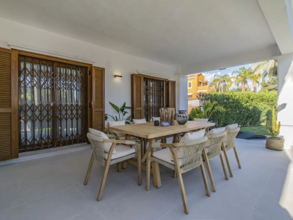 FOR SALE 🏡 Five-Bedroom Villa with Private Pool – Nagüeles, Golden Mile, Marbella
