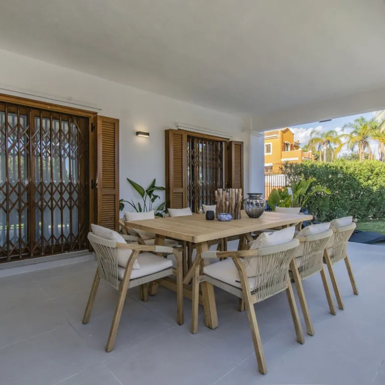 FOR SALE 🏡 Five-Bedroom Villa with Private Pool – Nagüeles, Golden Mile, Marbella