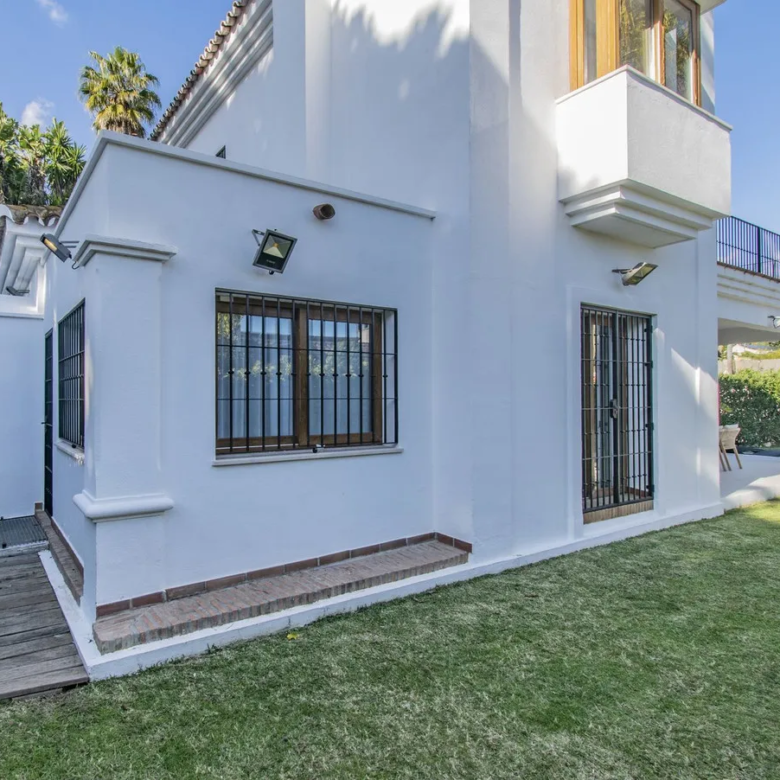 FOR SALE 🏡 Five-Bedroom Villa with Private Pool – Nagüeles, Golden Mile, Marbella