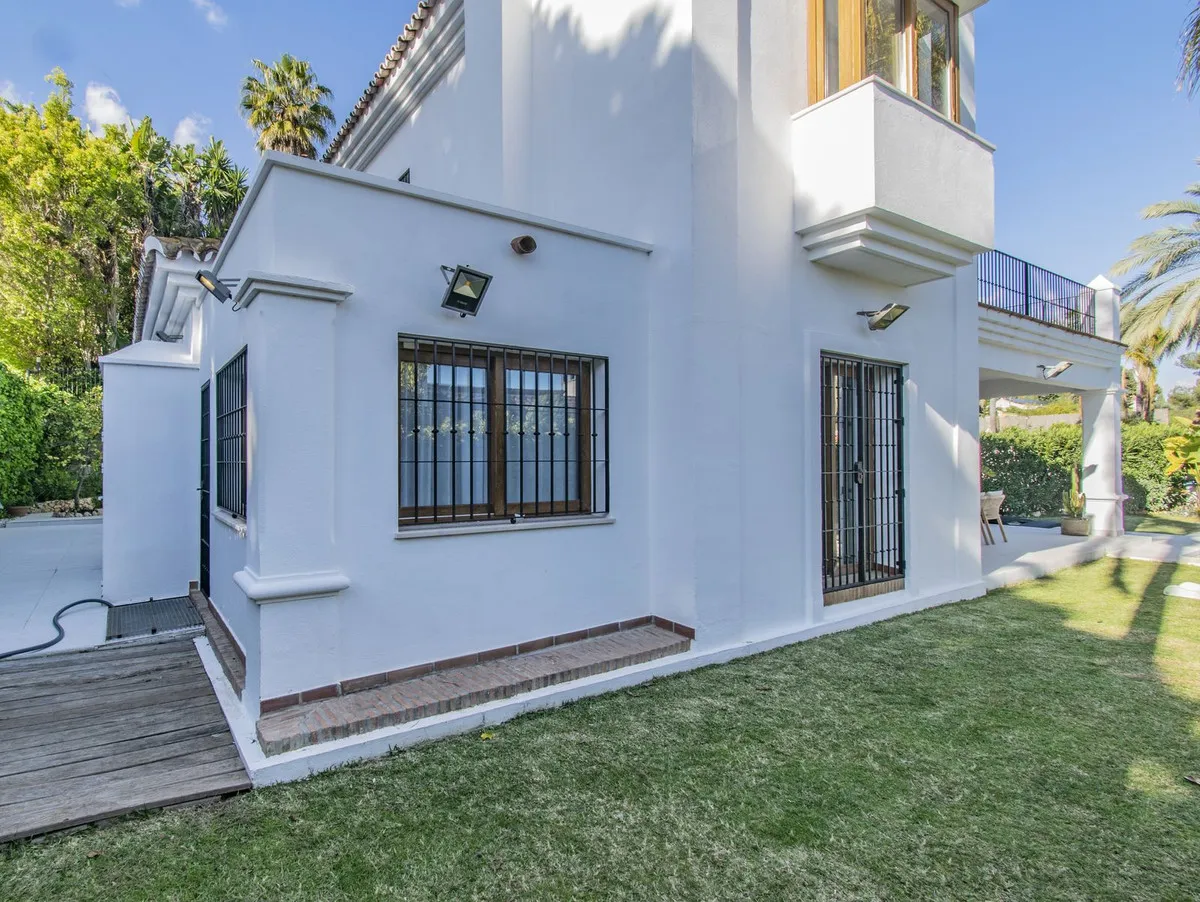 FOR SALE 🏡 Five-Bedroom Villa with Private Pool – Nagüeles, Golden Mile, Marbella