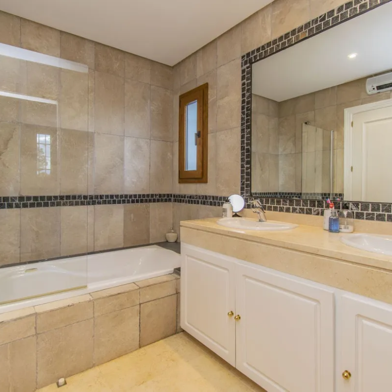 FOR SALE 🏡 Five-Bedroom Villa with Private Pool – Nagüeles, Golden Mile, Marbella