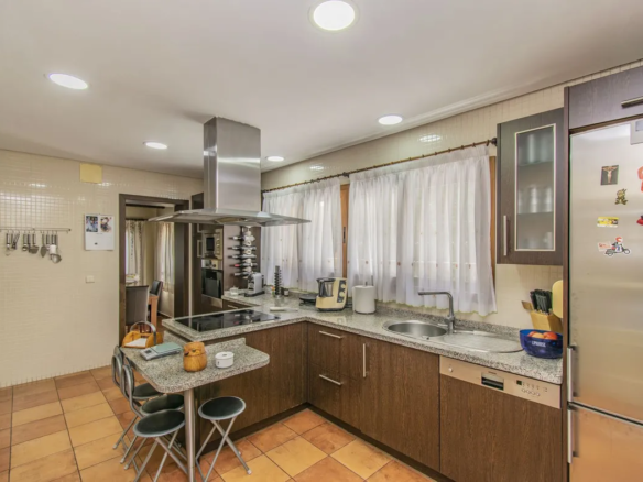 FOR SALE 🏡 Five-Bedroom Villa with Private Pool – Nagüeles, Golden Mile, Marbella