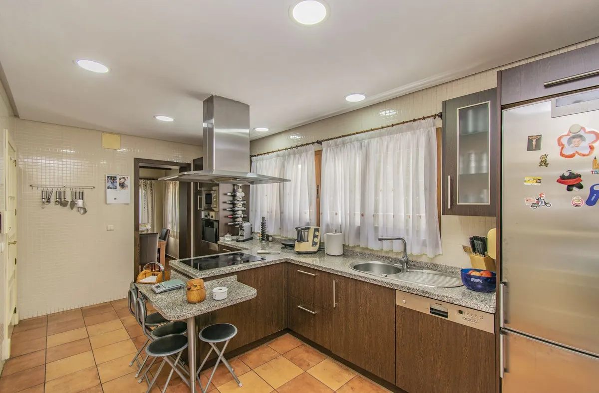 FOR SALE 🏡 Five-Bedroom Villa with Private Pool – Nagüeles, Golden Mile, Marbella